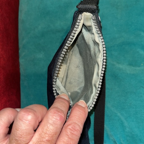 Kipling  mini bag  super light  2 front zip pockets   Monkey key ring   Like New - Picture 8 of 10